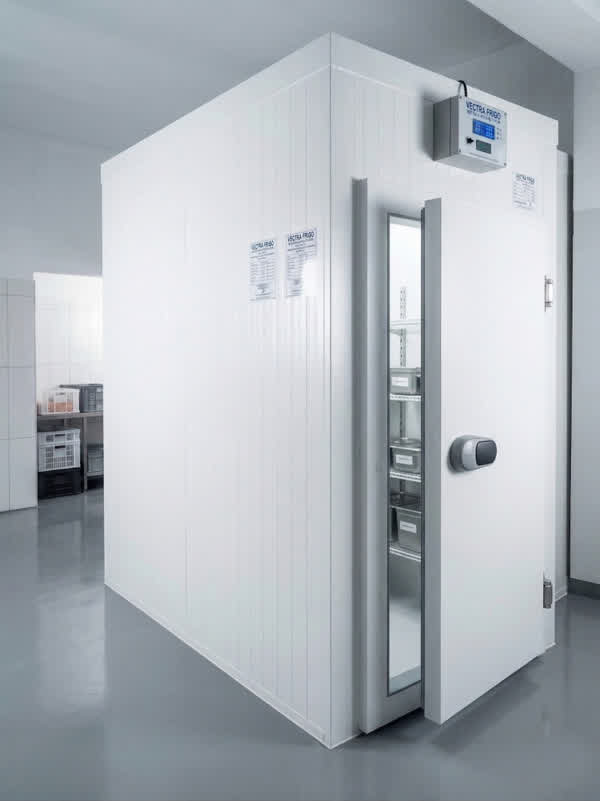 Câmara fria Mega Frio Refrigeração instalada, vista lateral
